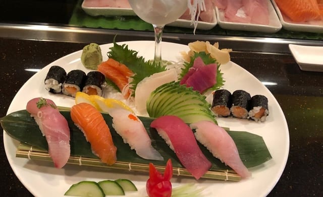 Sushi & Sashimi Combo.